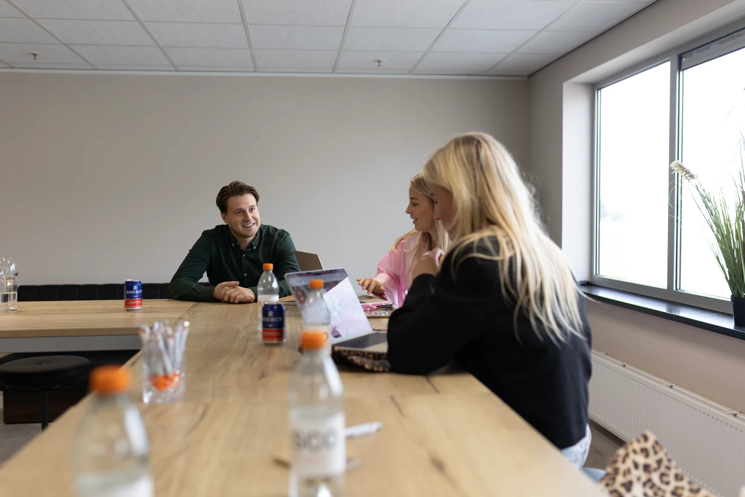 Founders van Newfive tijdens een klantevent
