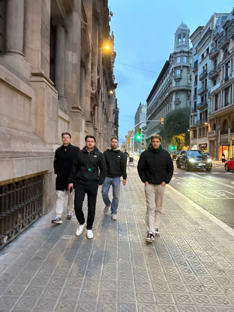 Team loopt door Barcelona